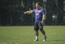 Revolusi di RANS Nusantara! Francis Wewengkang Kemudikan "The Phoenix" Menuju Zona Aman