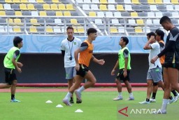 Munster Ingin Persebaya Hajar Dewa United Lebih dari Satu Gol!