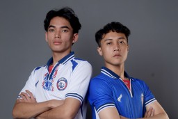 Sentuhan Klasik Era 1996-1997 Pada Jersey Pra Musim Arema FC