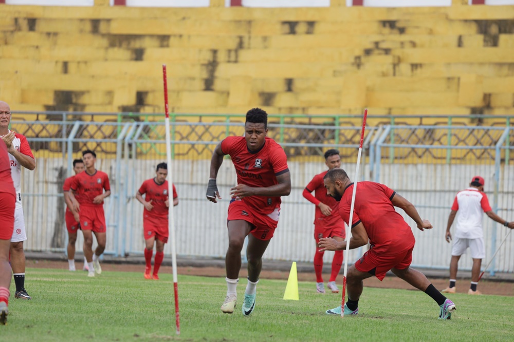 Madura United Siap Hajar Bhayangkara FC! Misi Lanjutkan Tren Kemenangan!