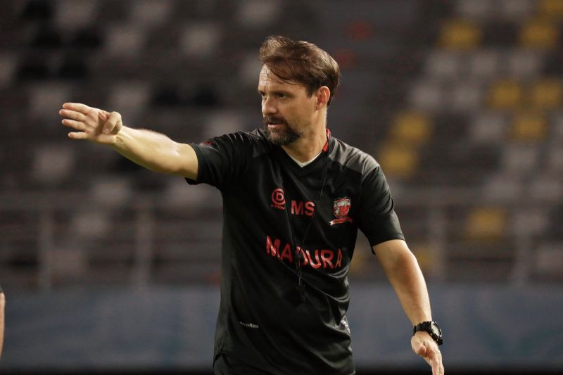 Madura United Optimis Lolos 4 Besar di Kandang Persebaya