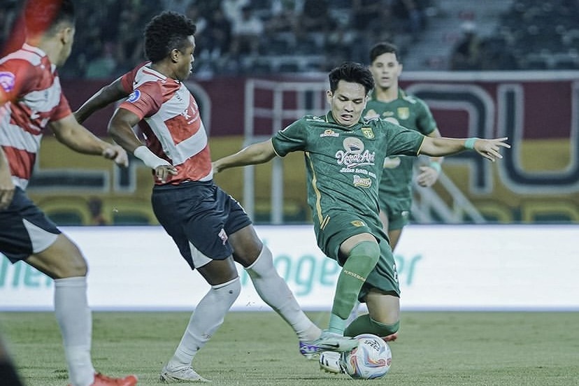 Imbang Lawan Madura United, Coach Munster Puji Kerja Keras Pemain!