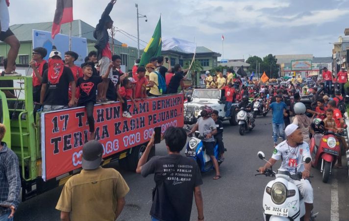 Lolos ke Liga 1 Musim 2024-2025, Pemain Malut United Diarak Ribuan Pendukung Keliling Kota Ternate