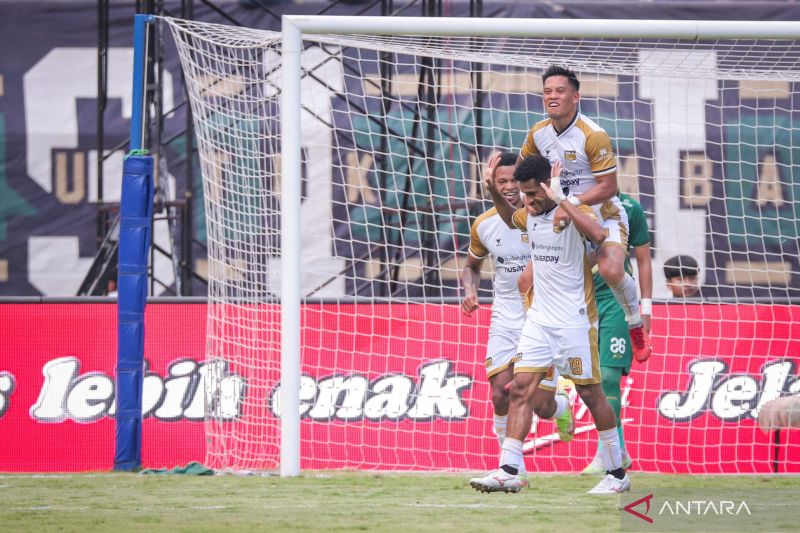 Ricky Kambuaya Jadi Bintang, Dewa United Libas Persebaya 3-0!