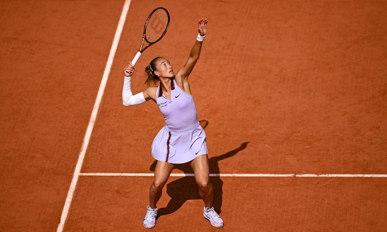 Zheng Qinwen Comeback Dramatis, Singkirkan Swiatek di US Open 2026