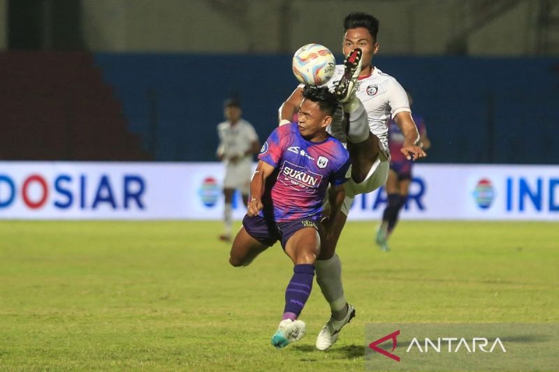 Arema FC Comeback Menakjubkan! Debut Widodo C. Putro Berbuah Manis, Singo Edan Bantai Rans 3-2!