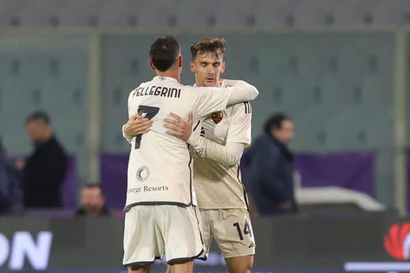 Gol Telat Llorente Selamatkan Roma dari Kekalahan di Markas Fiorentina!