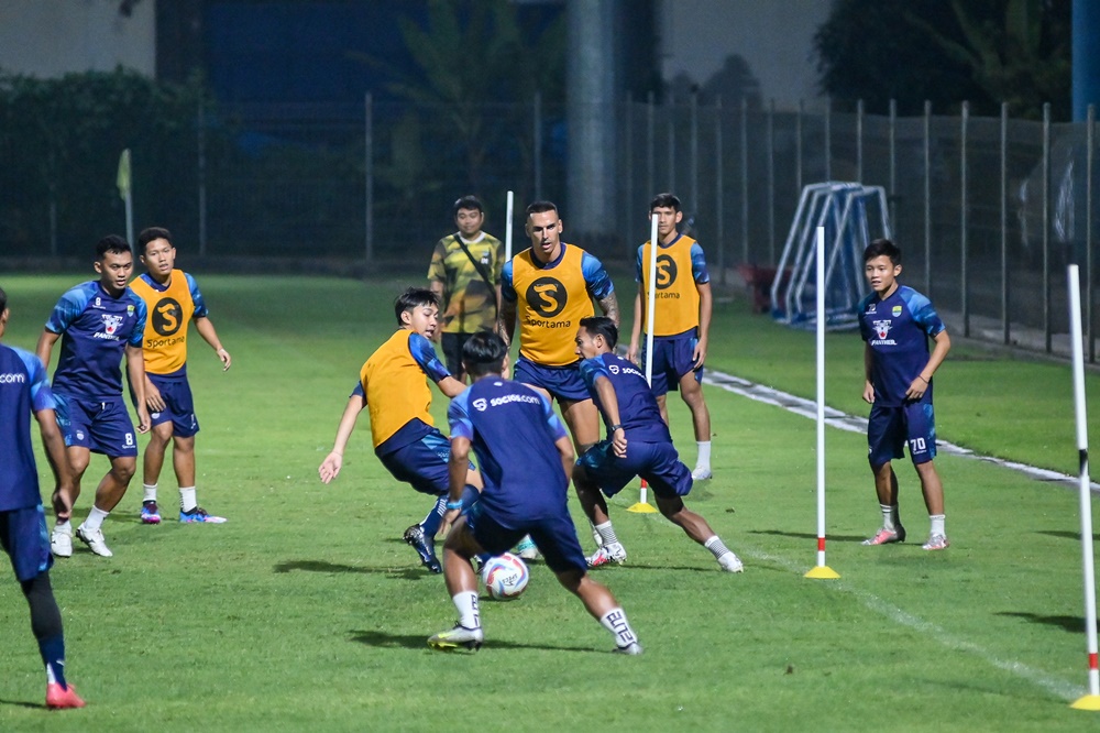 Krisis Gelandang! Persib Kehilangan Klok dan Dedi, Pengganti Semakin Minim