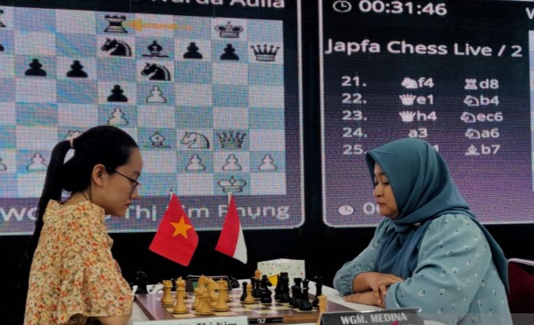 Medina Warda Aulia Taklukkan Pecatur Vietnam di Babak Kedelapan Kategori Cepat